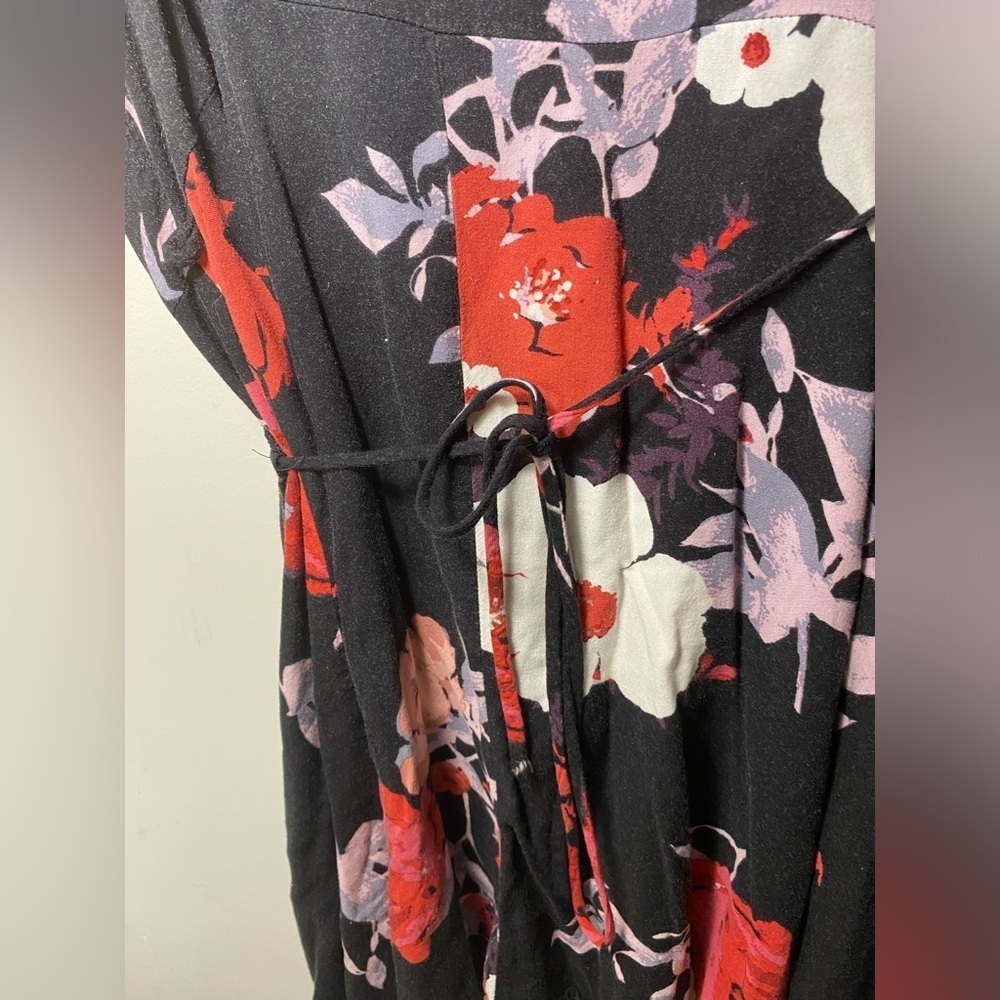Charlotte Russe wrap around mini floral dress | size Large - Picture 4 of 5